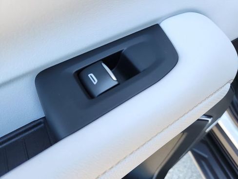Certified 2025 Chevrolet Suburban Premier AWD/4WD image 12