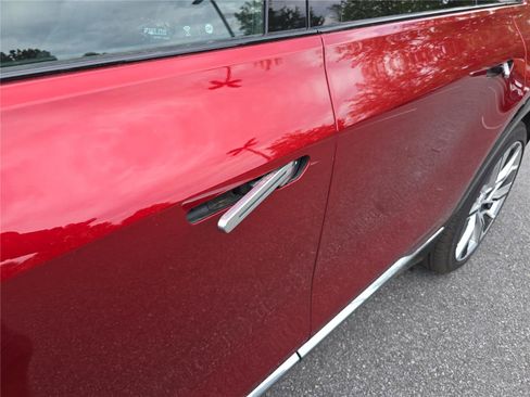 Used 2025 Cadillac Lyriq Luxury w/ LPO, Floor Liner Package AWD/4WD image 12