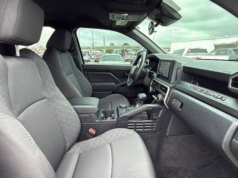 Certified 2025 Toyota Tacoma SR image 31