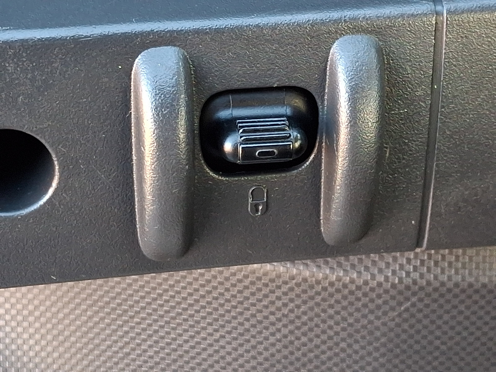 Used 2009 Jeep Wrangler Unlimited Sahara AWD/4WD image 24