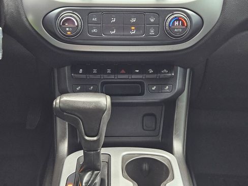 Used 2018 Chevrolet Colorado ZR2 image 13