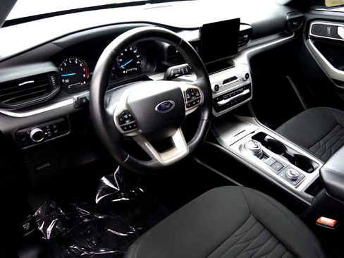 Used 2021 Ford Explorer XLT image 9