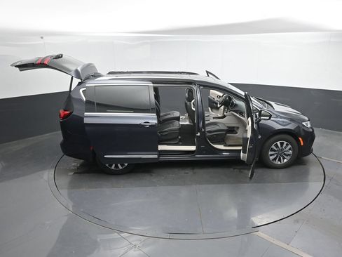 Used 2021 Chrysler Pacifica Limited w/ Premium & Safety Sphere Group FWD image 52