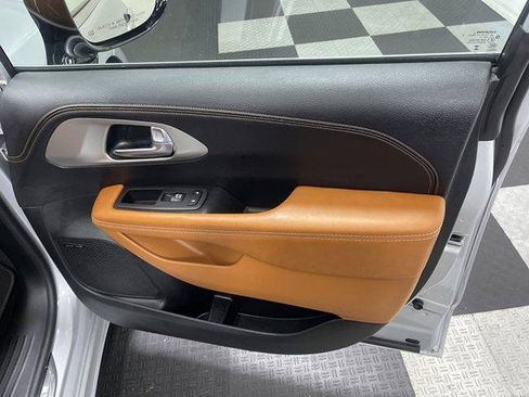 Used 2026 Chrysler Pacifica Pinnacle FWD image 20