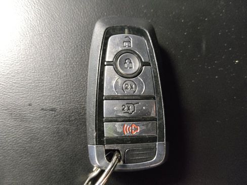 Used 2022 Ford Explorer XLT w/ Equipment Group 202A RWD image 32