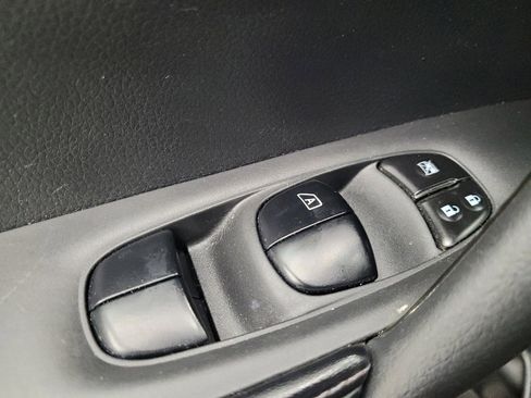 Used 2017 Nissan Rogue SL FWD image 27