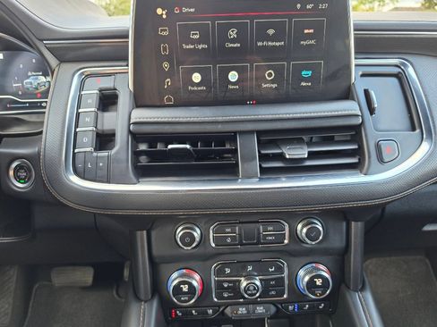 Used 2023 GMC Yukon AT4 w/ Technology Package AWD/4WD image 16