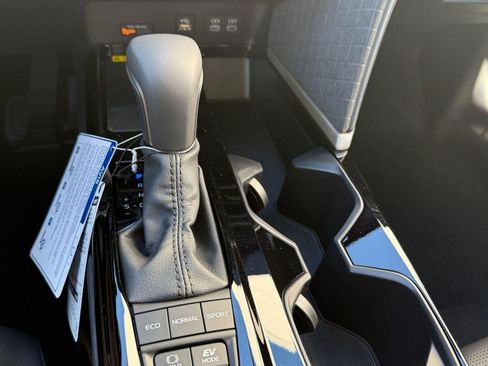 New 2026 Toyota Camry Hybrid AWD/4WD image 19