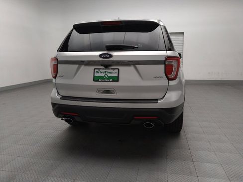 Used 2018 Ford Explorer XLT w/ Equipment Group 202A image 7