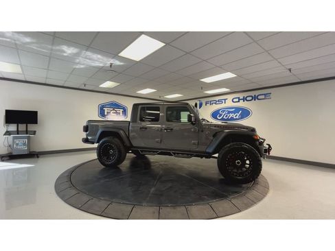 Used 2022 Jeep Gladiator Rubicon w/ Cold Weather Group AWD/4WD image 3