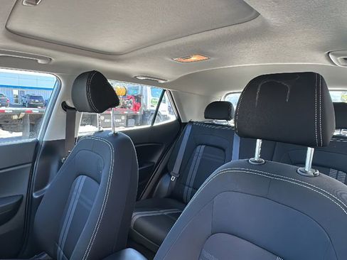 Used 2024 Hyundai Venue SEL image 14