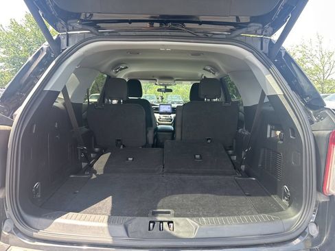 Used 2024 Ford Explorer XLT AWD/4WD image 6