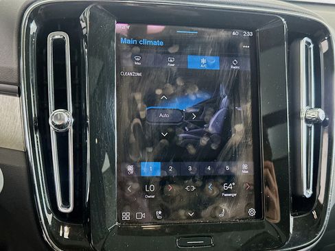 Used 2025 Volvo XC40 B5 Core image 23