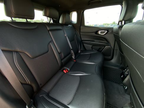 Used 2023 Jeep Compass Latitude w/ Sun and Sound Group AWD/4WD image 13