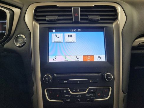 Used 2018 Ford Fusion SE w/ Fusion SE Technology Package FWD image 25