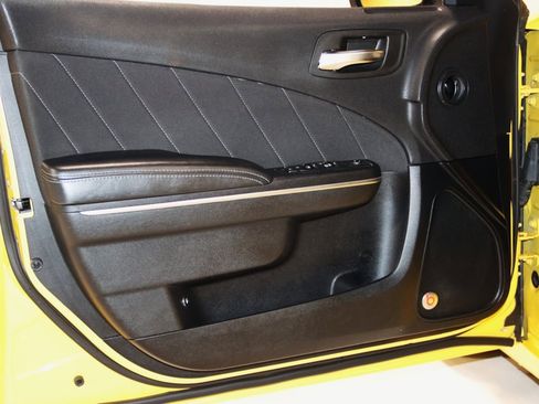 Used 2017 Dodge Charger R/T w/ Beats Audio Group image 25