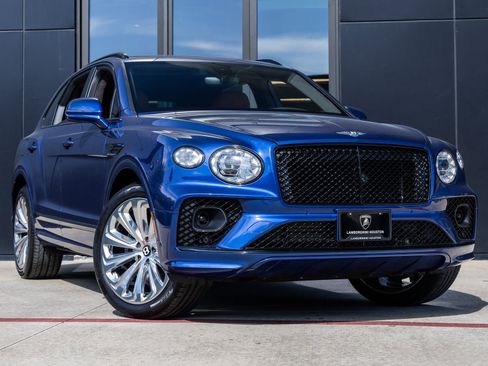 Used 2023 Bentley Bentayga image 2