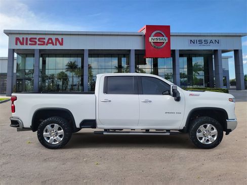 Used 2024 Chevrolet Silverado 2500 LTZ w/ LTZ Premium Package image 3