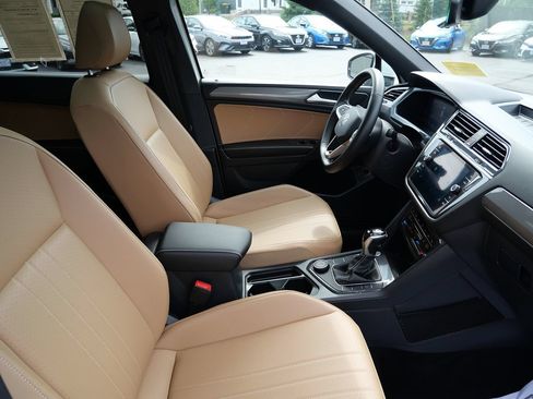 Used 2022 Volkswagen Tiguan SE AWD/4WD image 17