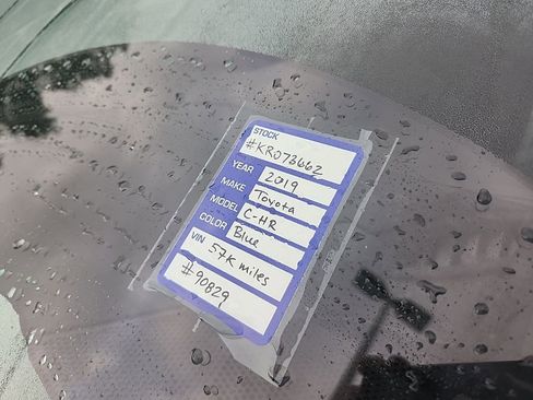Used 2019 Toyota C-HR XLE FWD image 15