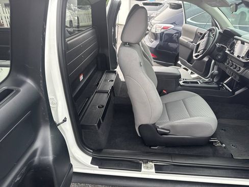Used 2021 Toyota Tacoma SR AWD/4WD image 12