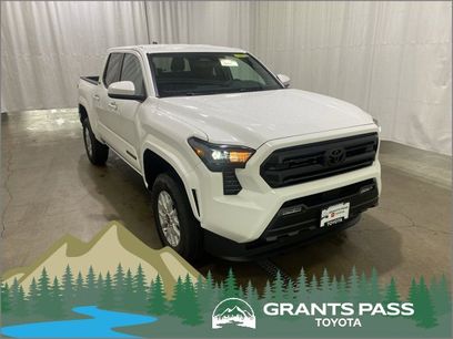 New 2025 Toyota Tacoma SR5