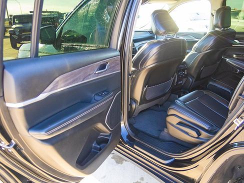 Used 2021 Jeep Grand Cherokee L Limited AWD/4WD image 28