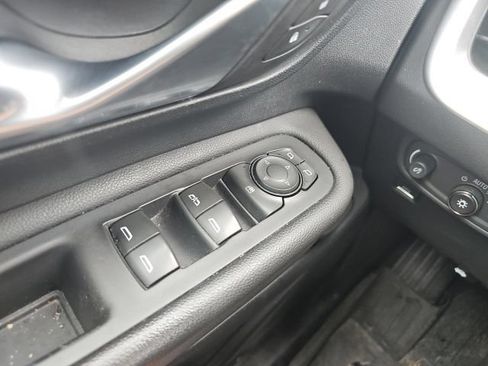 Used 2022 GMC Terrain SLE w/ Driver Convenience Package FWD image 32