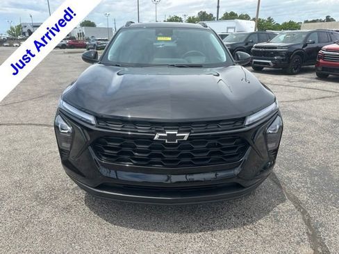 New 2026 Chevrolet Trax LT w/ Midnight Edition FWD image 8
