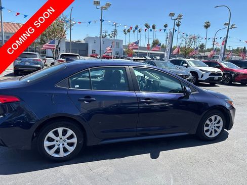 Used 2021 Toyota Corolla LE FWD image 3