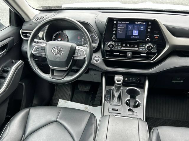 Used 2022 Toyota Highlander XLE AWD/4WD image 46