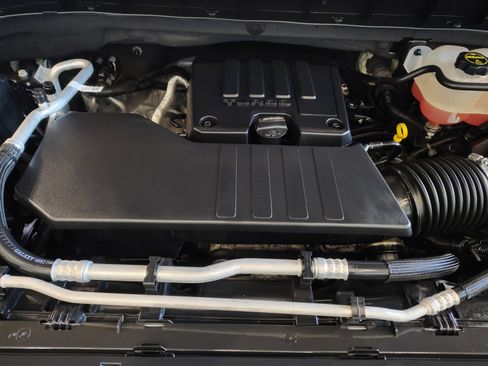 Used 2024 Chevrolet Silverado 1500 LT AWD/4WD image 29