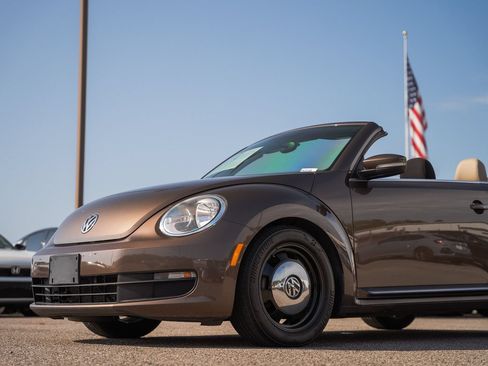 Used 2014 Volkswagen Beetle 1.8T FWD image 8