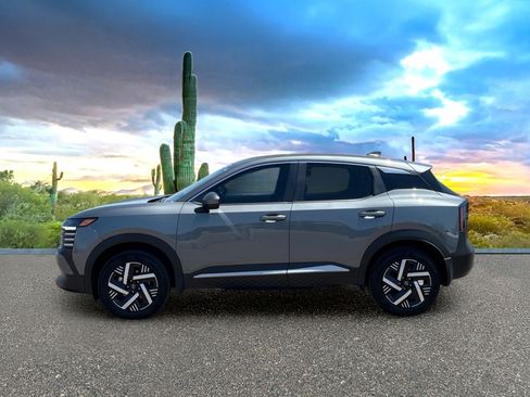 Used 2025 Nissan Kicks SV FWD image 3