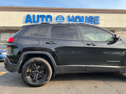 Used 2016 Jeep Cherokee Sport w/ Cold Weather Group AWD/4WD image 37