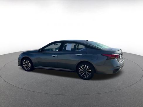 Used 2024 Nissan Altima 2.5 SV image 10