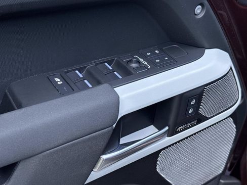 Used 2023 Land Rover Defender 130 X-Dynamic SE image 19