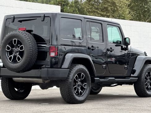 Used 2018 Jeep Wrangler Unlimited Sahara AWD/4WD image 7
