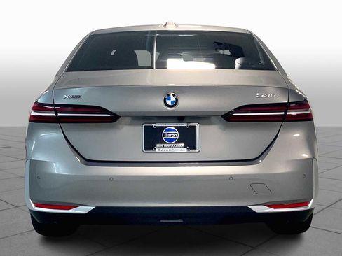 New 2026 BMW 530i xDrive w/ Premium Package image 4