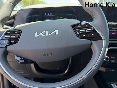 New 2026 Kia Niro EX FWD image 12