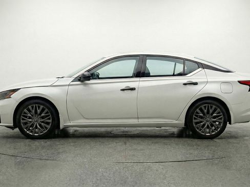 Used 2025 Nissan Altima 2.5 SV FWD image 5