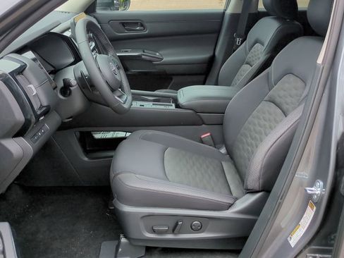 Used 2025 Nissan Pathfinder SV FWD image 11