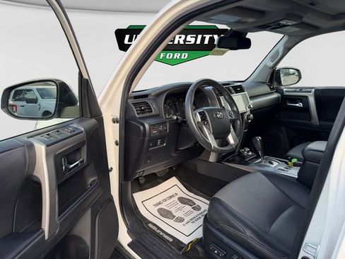 Used 2020 Toyota 4Runner SR5 Premium w/ Moonroof Package AWD/4WD image 25