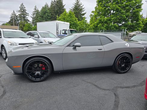 Used 2018 Dodge Challenger SXT RWD image 2