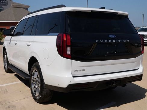 Used 2025 Ford Expedition Active AWD/4WD image 6