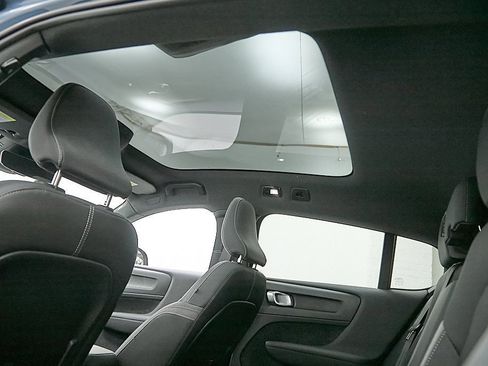 Certified 2023 Volvo C40 Recharge Core w/ Climate Package image 22