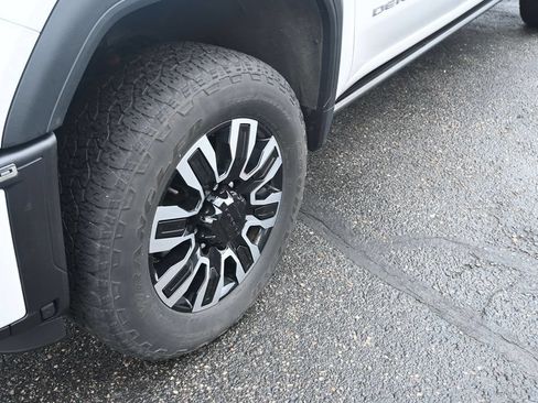 Used 2024 GMC Sierra 3500 Denali Ultimate AWD/4WD image 15