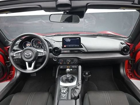 Used 2021 MAZDA MX-5 Miata RF Club RWD image 22