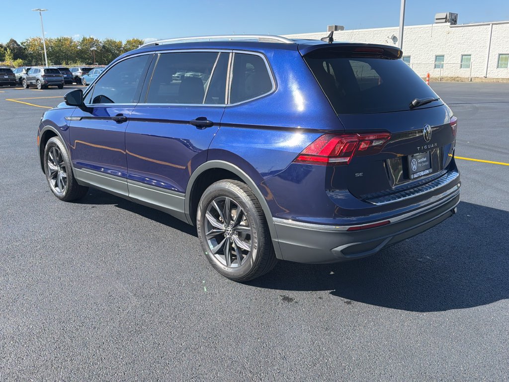 Certified 2022 Volkswagen Tiguan SE w/ Panoramic Sunroof Package AWD/4WD image 4