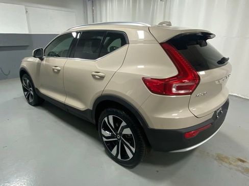 Certified 2025 Volvo XC40 B5 Ultra w/ Protection Package Premier AWD/4WD image 2